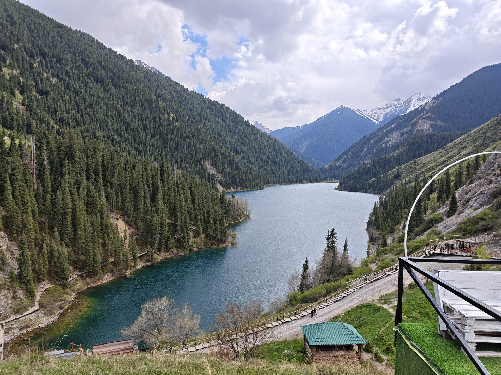 Kolsai Lake 远眺——有沿湖步道